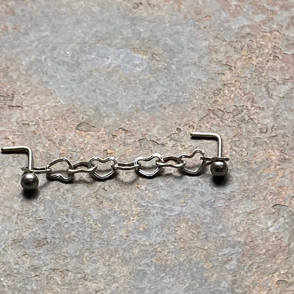 NWOT silver over the nose chain linked heart set includes 2 nose rings 1 chain - Picture 2 of 5